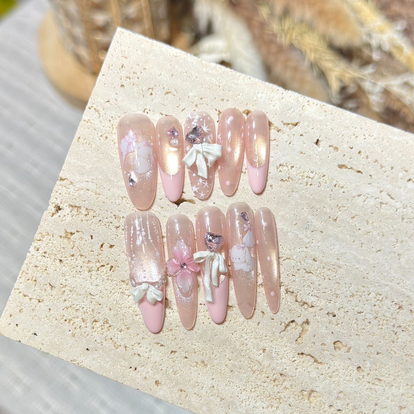 Dekoratives Stiletto Press-On Nagelkunst-Set mit elegantem Blumenmuster Brehn