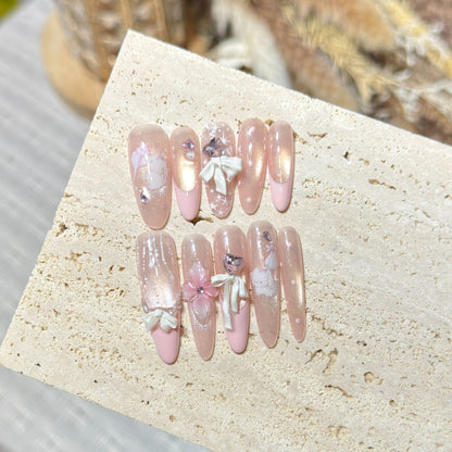 Dekoratives Stiletto Press-On Nagelkunst-Set mit elegantem Blumenmuster Brehn