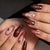 Dekoratives Press-On Nagelkunstset mit komplexem goldenen Blumenmuster Brehn