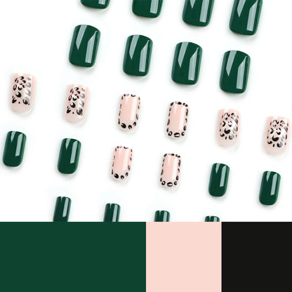 Kunstvolle Nagelkunst mit geschmackvollen Grün- und Leoparden Akzenten Brehn