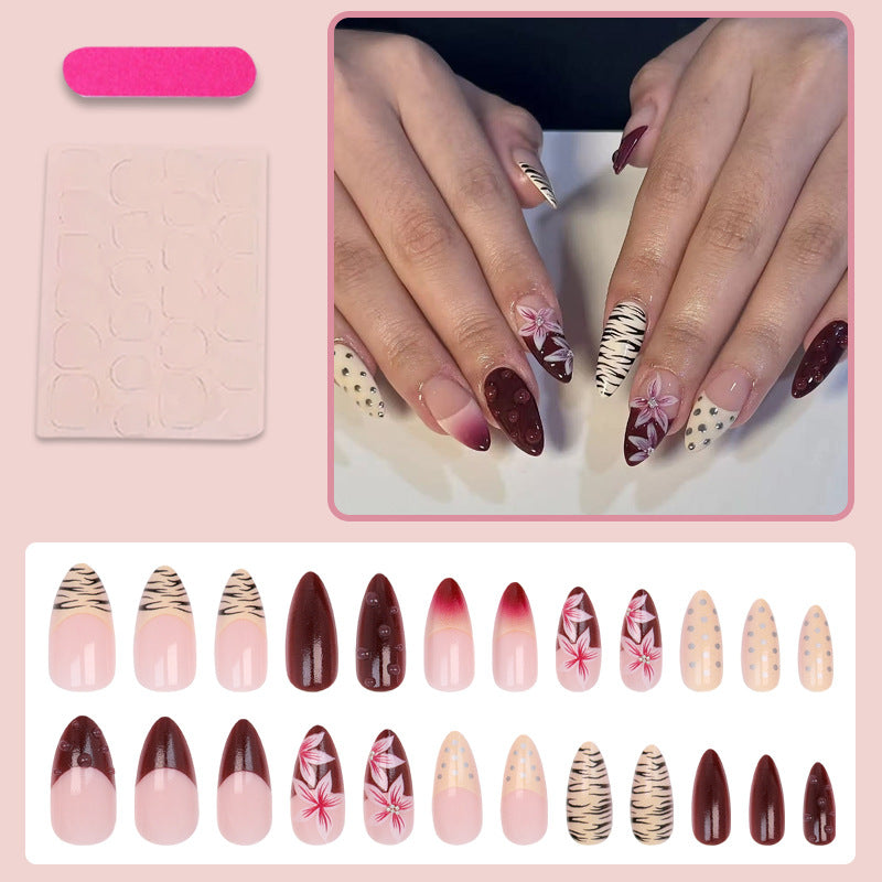 Kunstnagelset mit floralen und tierischen Designs Brehn