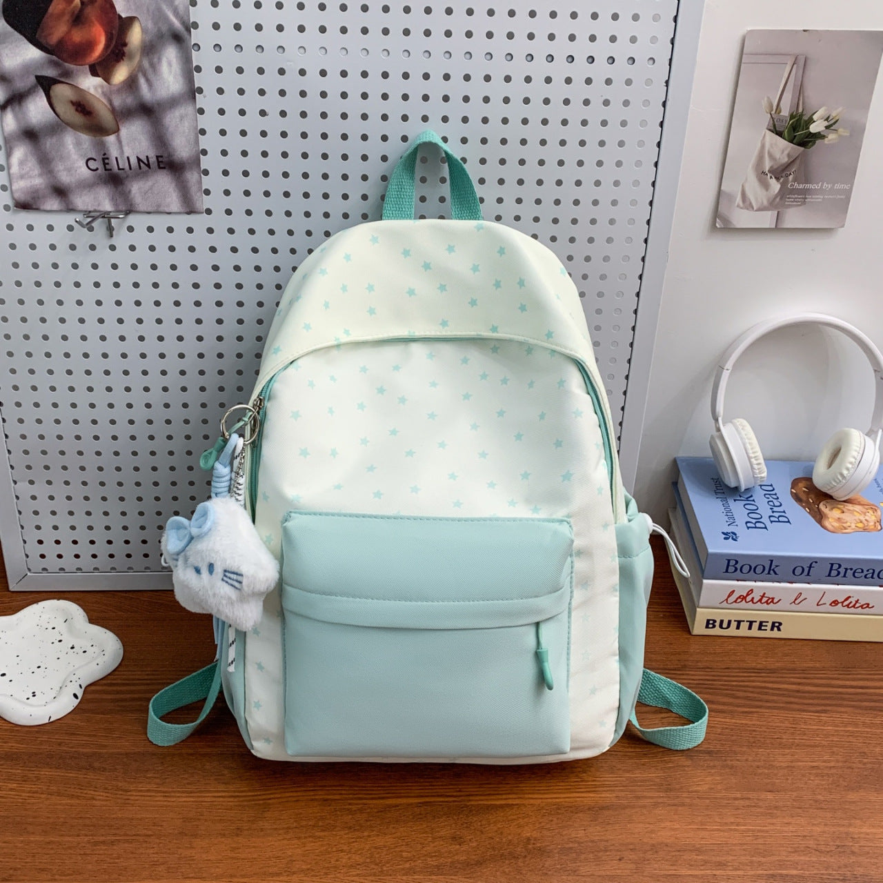 Alltagsrucksack mit Verspieltem Sternen-Design und Zusätzlicher Fronttasche Brehn