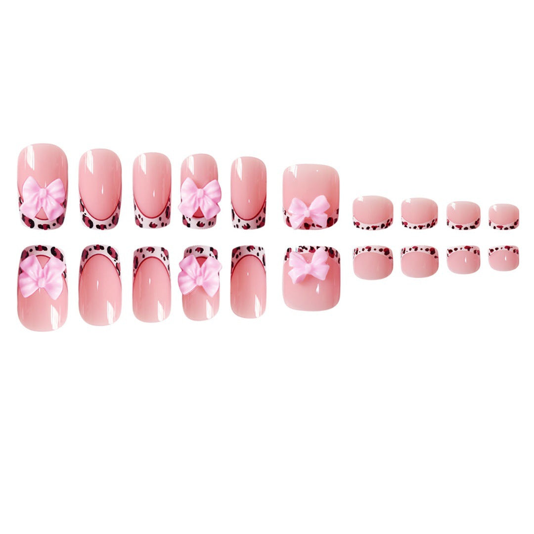 Künstlerisches Nagelset mit Schleifenakzenten Brehn