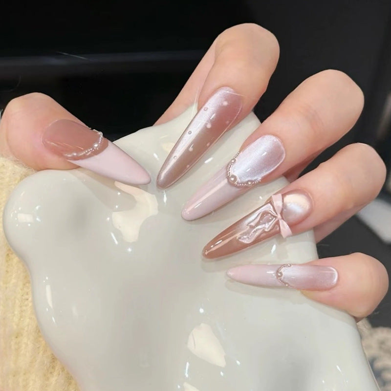 Kunstnagelset mit funkelnden Glitzer- und holografischen Akzenten Brehn