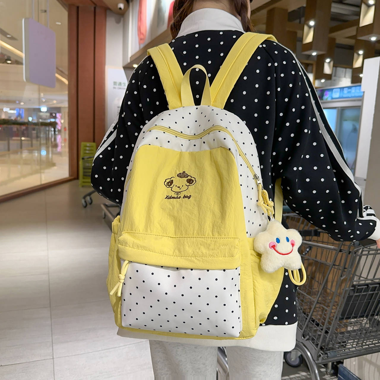 Spielerischer gepunkteter Rucksack Brehn