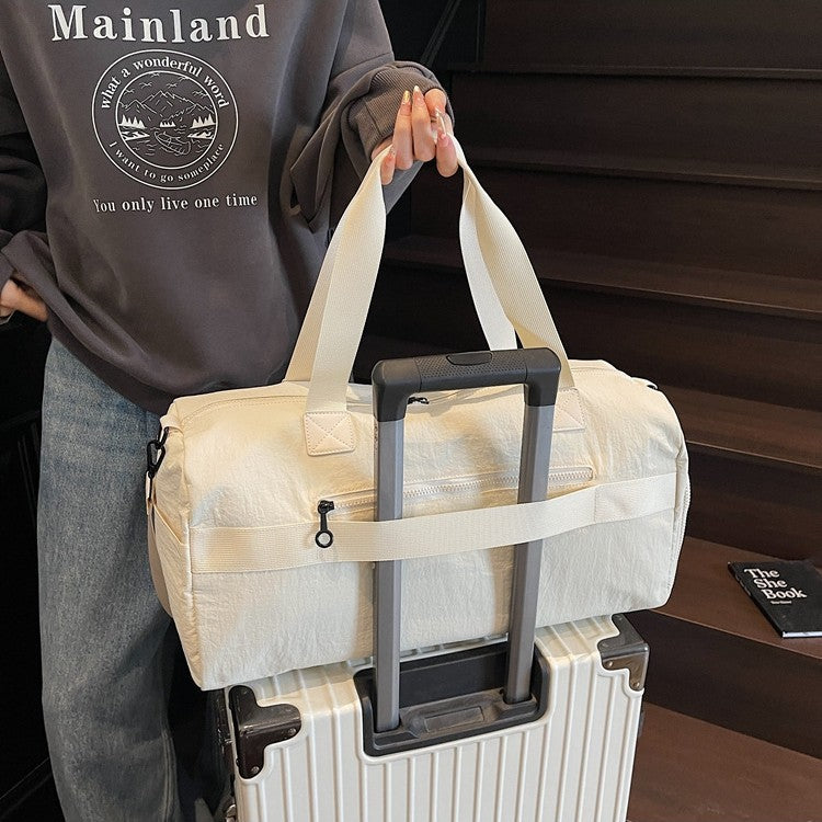 Sportliche Reisetasche Mit Vielseitigen Trageoptionen Brehn