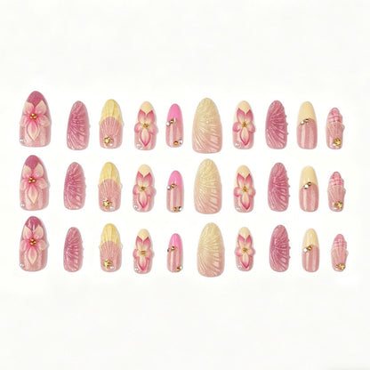 Kunstnagelset mit kunstvollen Blumen- und Muschelmuster Brehn