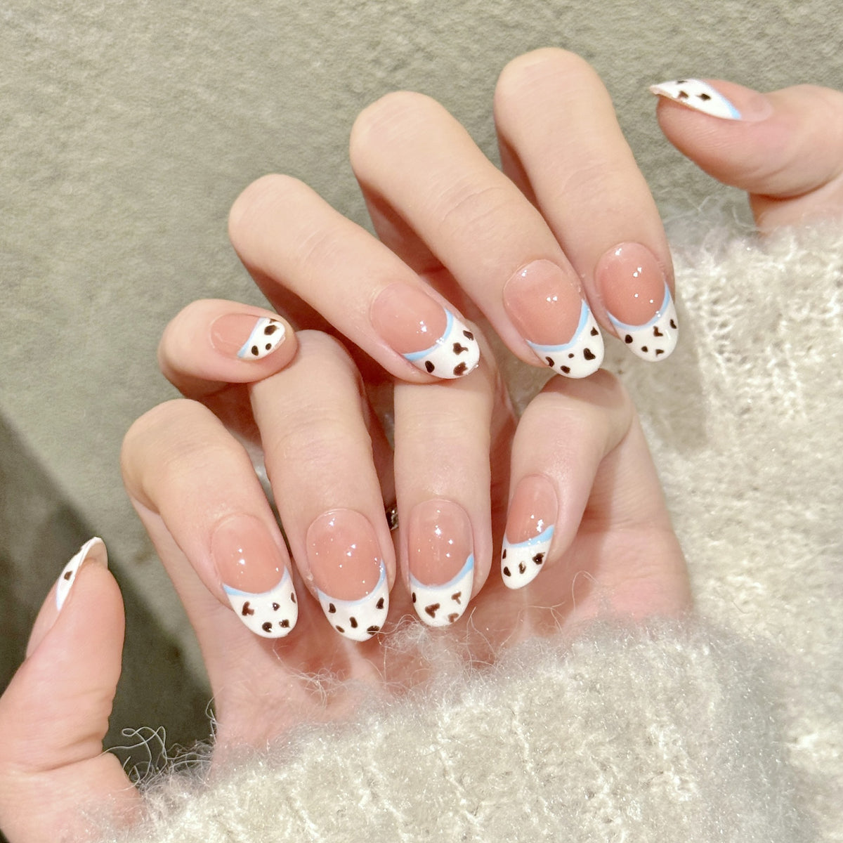 Künstlerisches Press-On Nagelkunstset mit fantasievollem Design