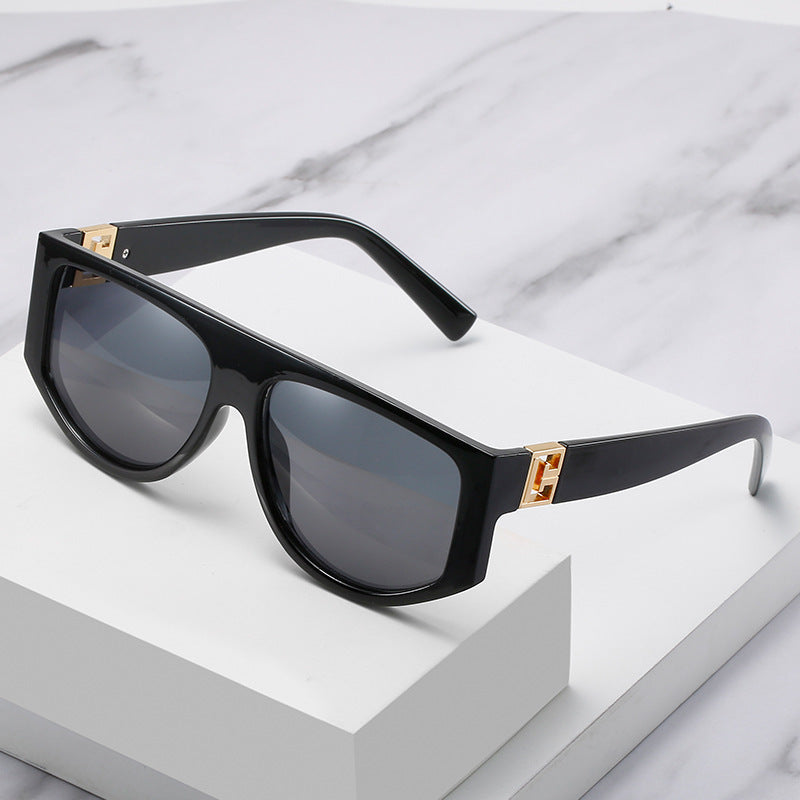 Oversized Shield-Sonnenbrille mit metallischen Akzenten Brehn