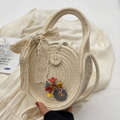 Handgefertigte Blumenakzent-Strohtasche