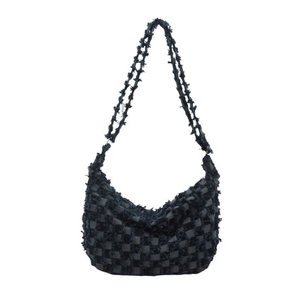 Texturierte gewebte Schultertasche