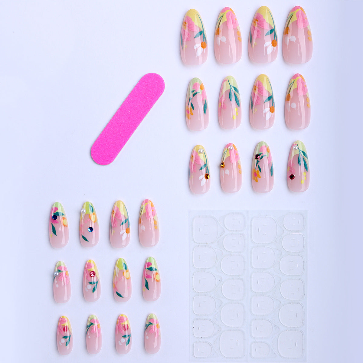 Künstliche Fingernägel mit Blumendesign und Glitzerakzenten Brehn
