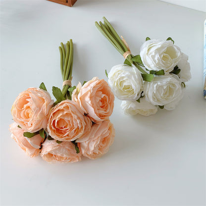 Dekorativer künstlicher Blumenstrauß