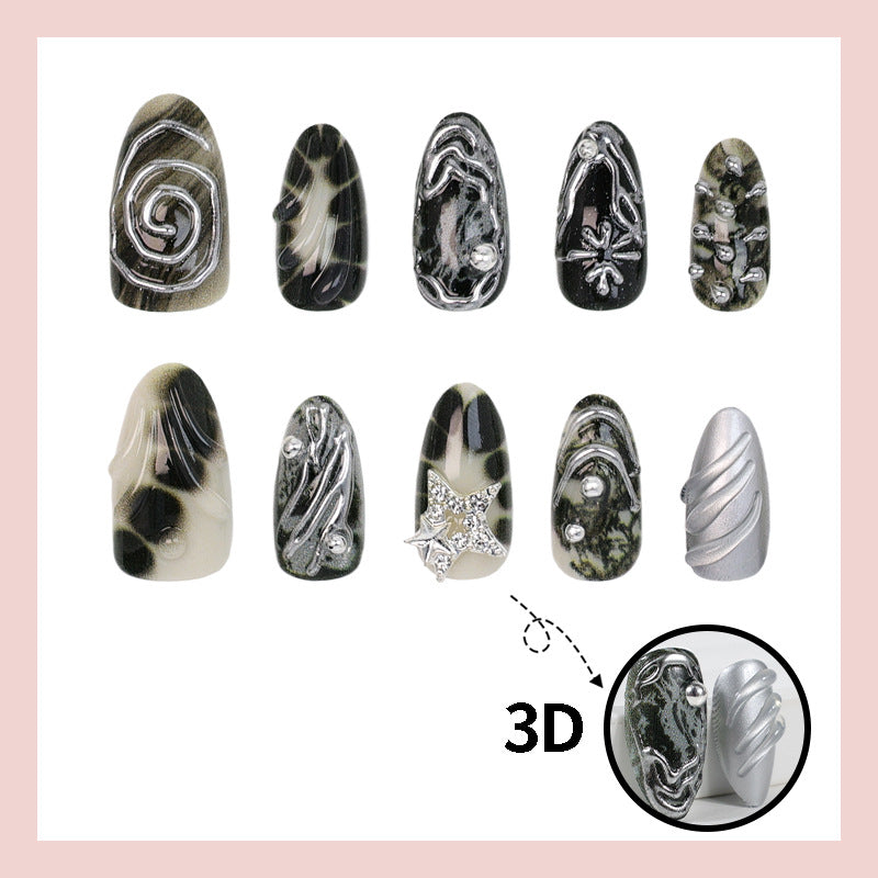 Kunstnagelset mit künstlerischen Mustern und Glitzerakzenten Brehn