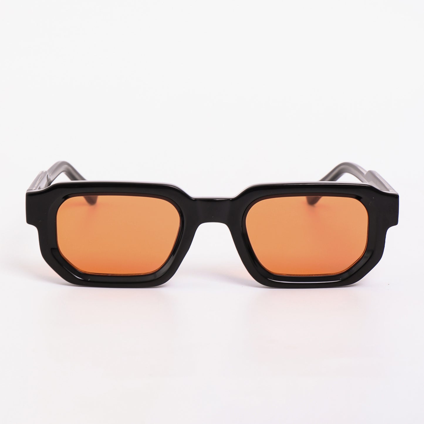 Damen Sonnenbrille im futuristischen Design mit glänzendem Rahmen und modischen Gläsern Brehn