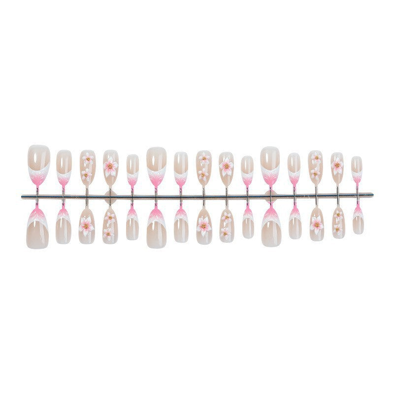 Kunstvolle Nageldesigns mit floralen Akzenten Brehn