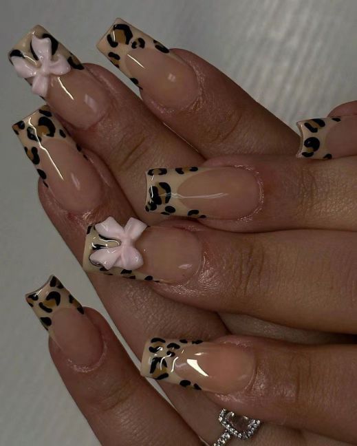 Stylische Leopardenmuster-Acryl-Nagelverlängerungen Brehn