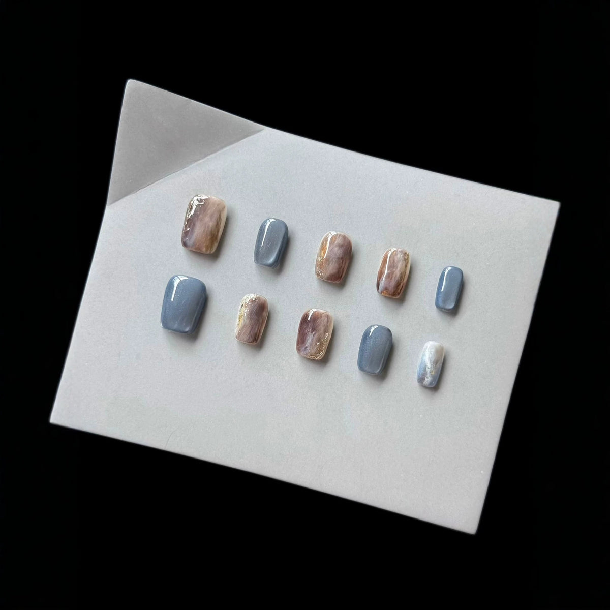 Künstlerische Press-On Nageldesigns