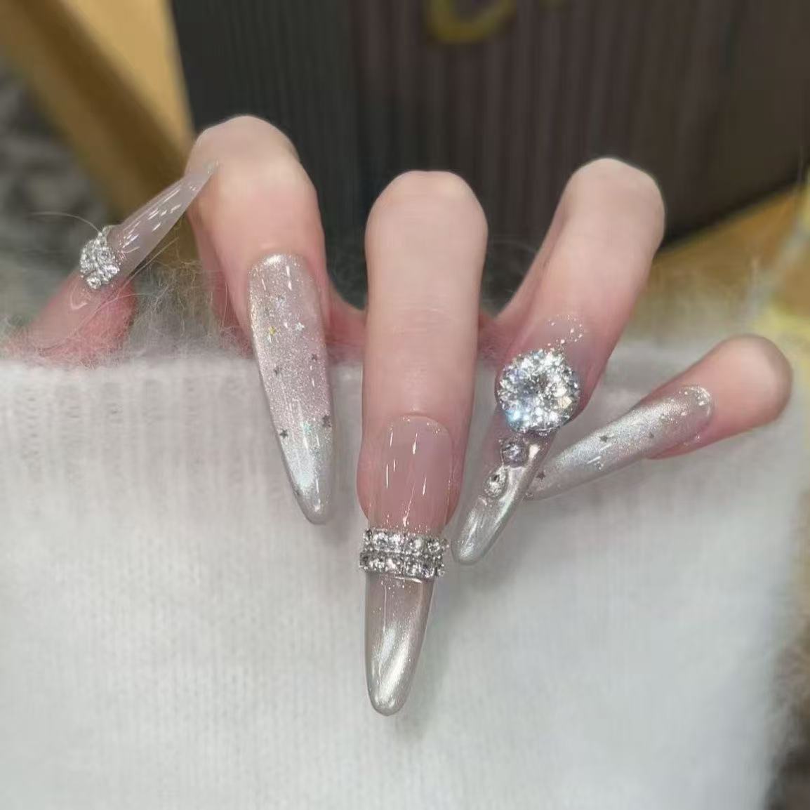 Dekorative 3D Kristall-verzierte Nagelkunstverlängerungen Brehn