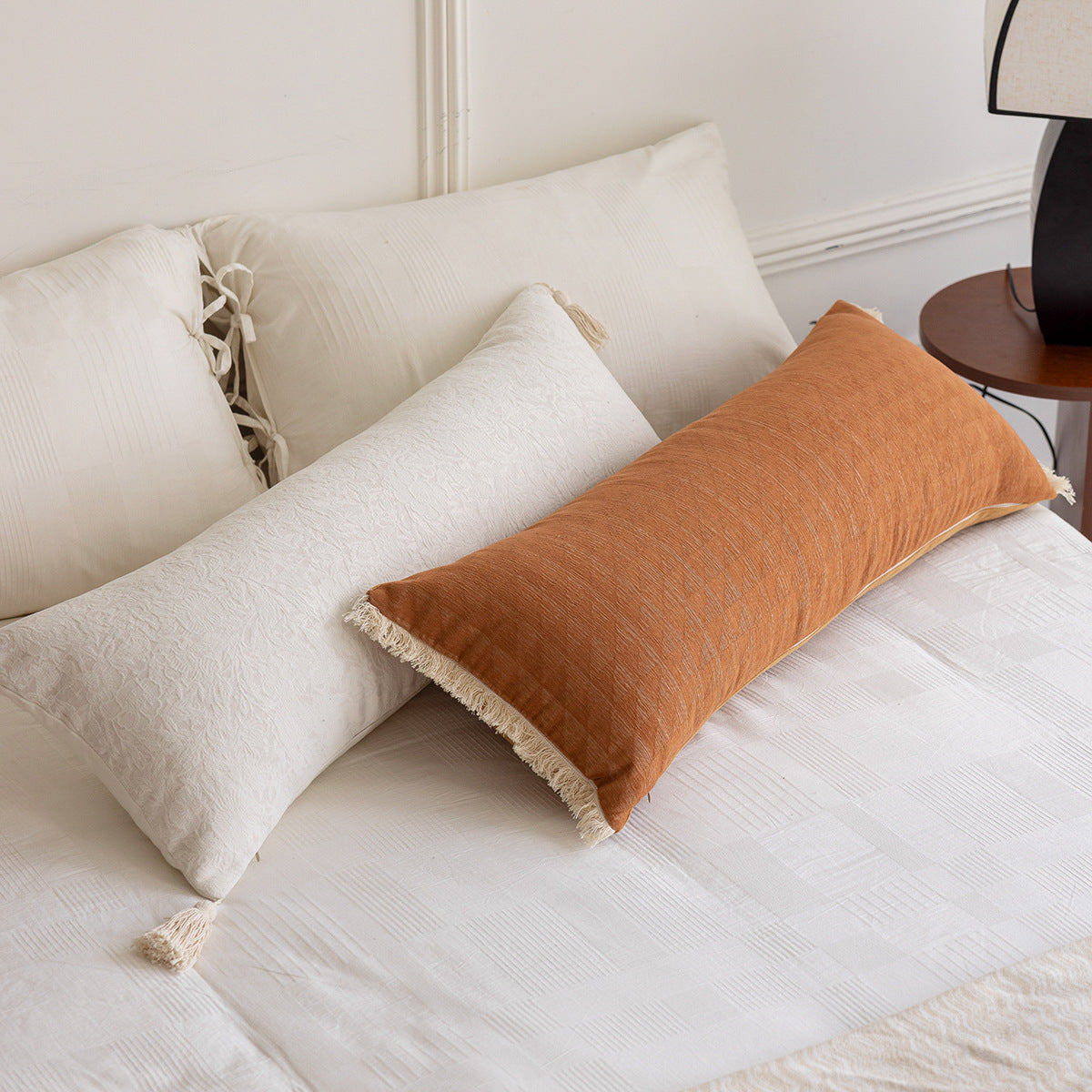 Elegantes dekoratives Kissen mit Quasten