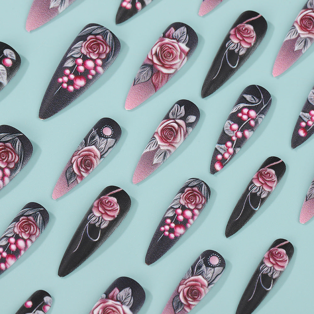 Kunstnägel mit detailliertem Rosendesign Brehn