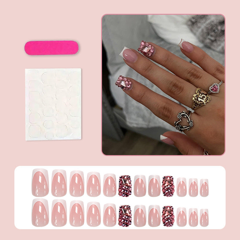 Kunstnagelset mit glamourösen Strassverzierungen Brehn