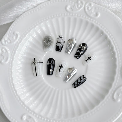 Künstlerisches Press-On-Nagelset mit einzigartigem gotischem und dekorativem Design
