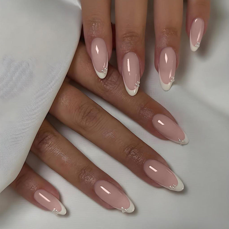 Kunstfingernägel Set mit elegantem French-Tip Design und glamourösen Details Brehn