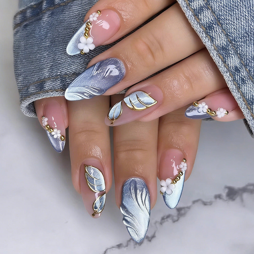 Elegante Kunstnägel mit Botanischen Designs Brehn