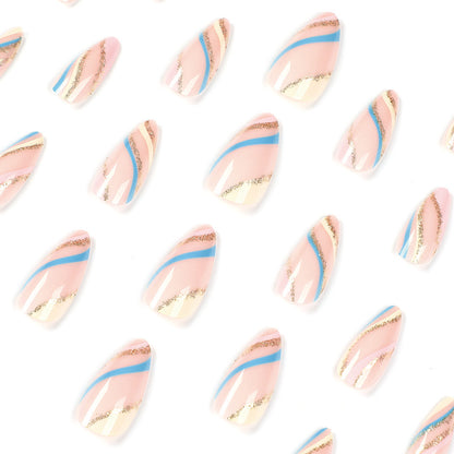Kunstvolle Nailart mit metallic Akzenten und abstrakten Designs Brehn