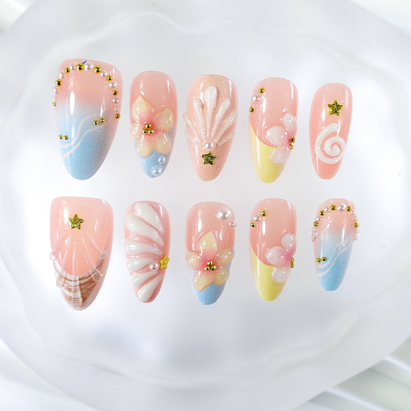 Kunstnagelset mit elegantem Blüten- und Muscheldesign Brehn
