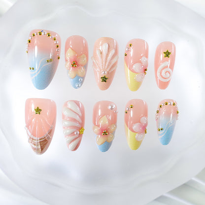 Kunstnagelset mit elegantem Blüten- und Muscheldesign Brehn