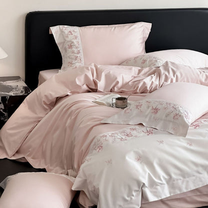 Luxuriöses Satin-Bettwäsche-Set mit floraler Stickkante