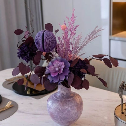 Künstlerische Blumenarrangement