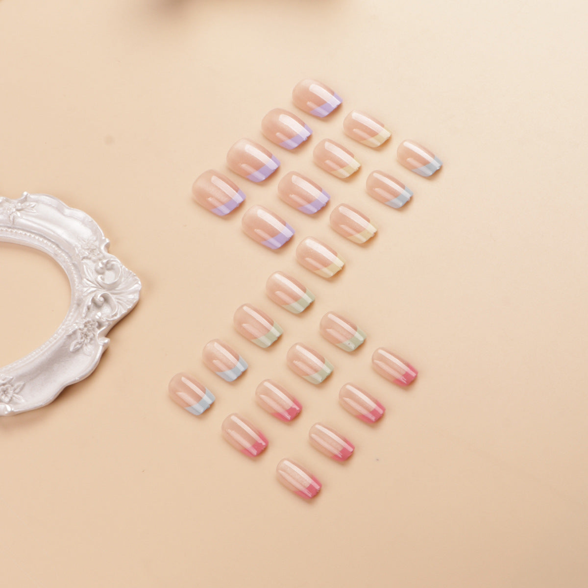 Künstlerisches farbenfrohes French Tip Press-On Nail Set Brehn