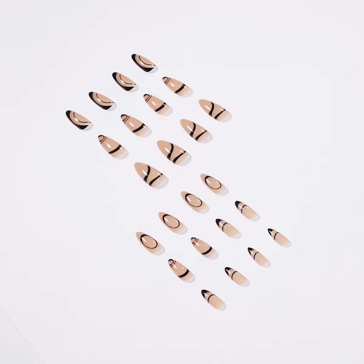 Kunstnägel mit elegantem minimalistischen Design Brehn