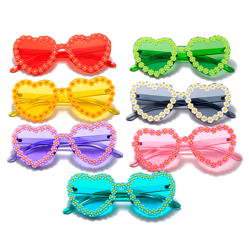 Damen Liebesförmige Sonnenbrille mit floralen Verzierungen Brehn