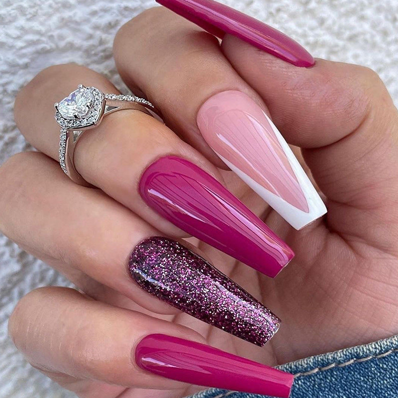 Kunstvolle Nagelverlängerungen mit Glamourösen Glitzereffekten Brehn