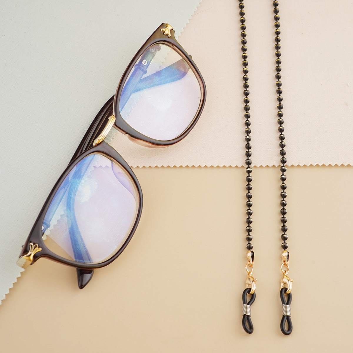 Stylische Perlen-Brillenband Brehn