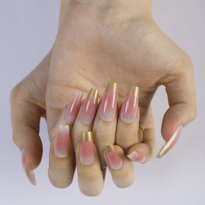 Kunstnagel-Set mit elegantem Ombre-Design und goldenen Akzenten Brehn