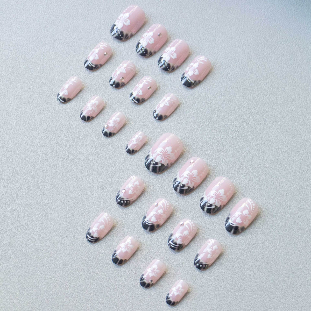 Elegantes Floral Nail Art Design Set