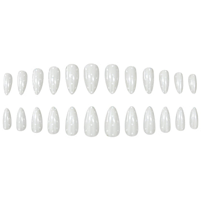 Elegante mandelförmige Nagelkunst Brehn