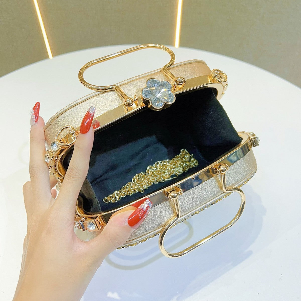 Elegante Perlen Abendtasche