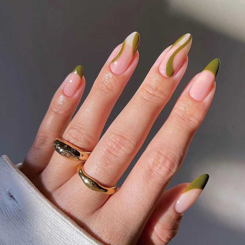 Kunstvolle Stiletto-Nägel mit künstlerischem Design Brehn