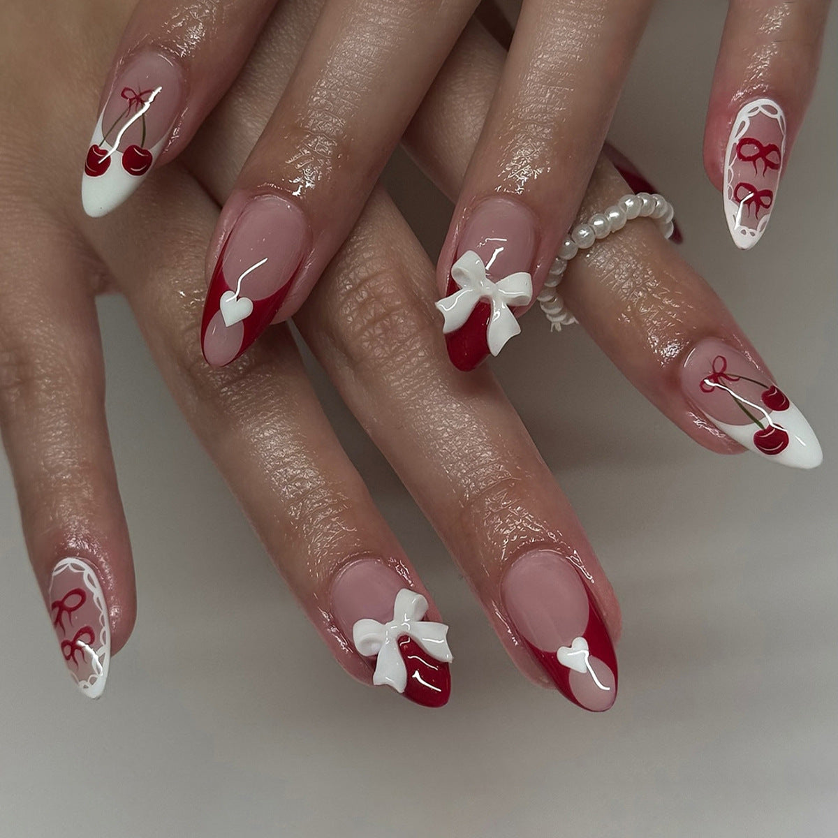 Dekoratives Press-On Nagelkunstset mit 3D-Schleifen- und Kirschdesigns Brehn