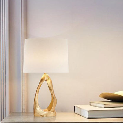 Künstlerische Tischlampe mit skulpturalem Design
