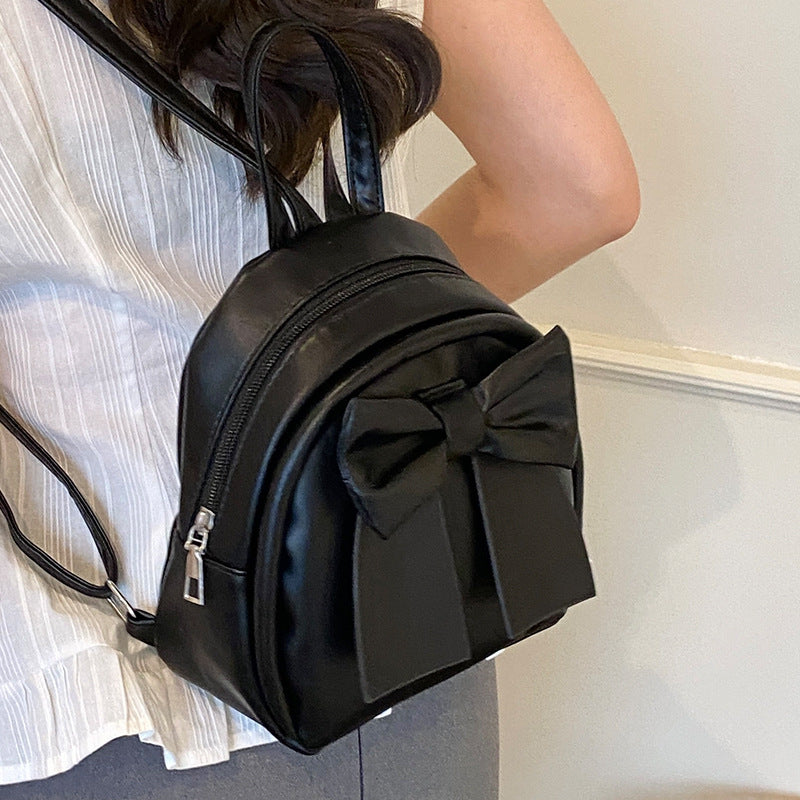 Bogenakzentierter Faux-Leder Mini-Rucksack