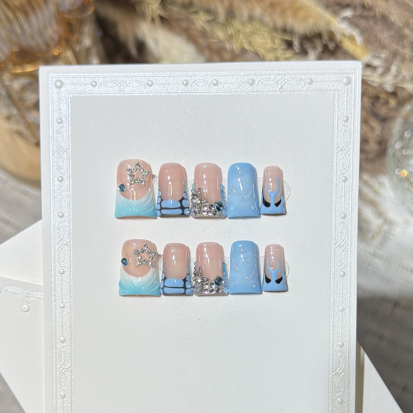 Dekoratives Press-On Nagelkunstset mit vom Ozean inspiriertem Design Brehn
