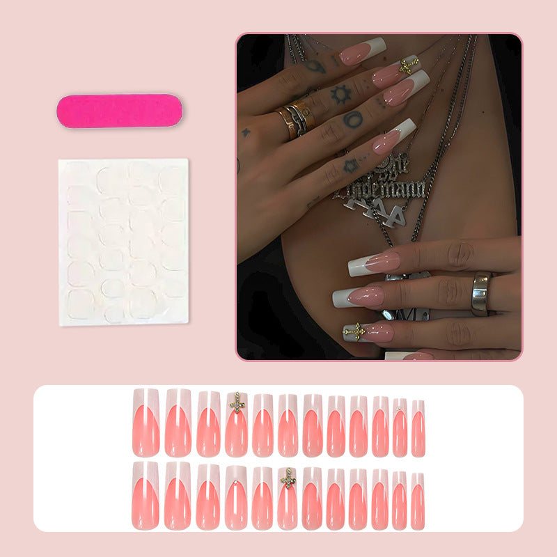Kunstnagelset mit edlen Akzenten und glamourösen Designs Brehn