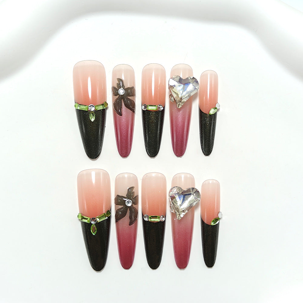 Kunstnägel mit Elegantem Spitzen-Design und Glitzerakzenten Brehn
